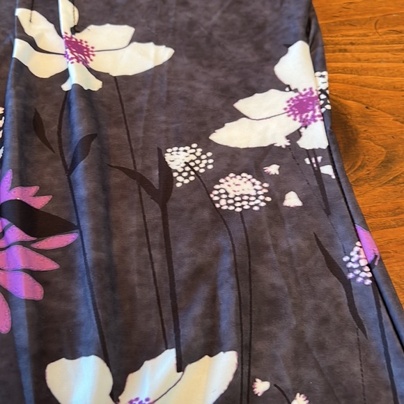 Lily Sleeveless Tunic Top Dark Gray w/ Purple & White Flowers Size XL - Picture 4 of 9